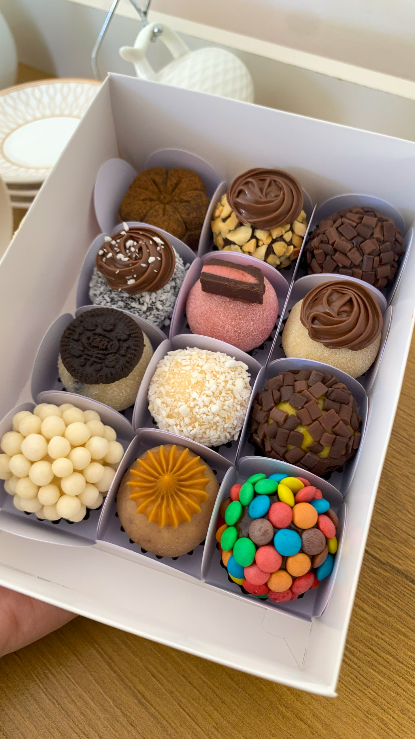 Caixa degustação com 12 brigadeiros gourmet, 12 sabores diferentes